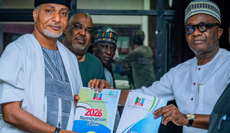 Saliu Mustapha submits APC nomination forms for Kwara governorship race